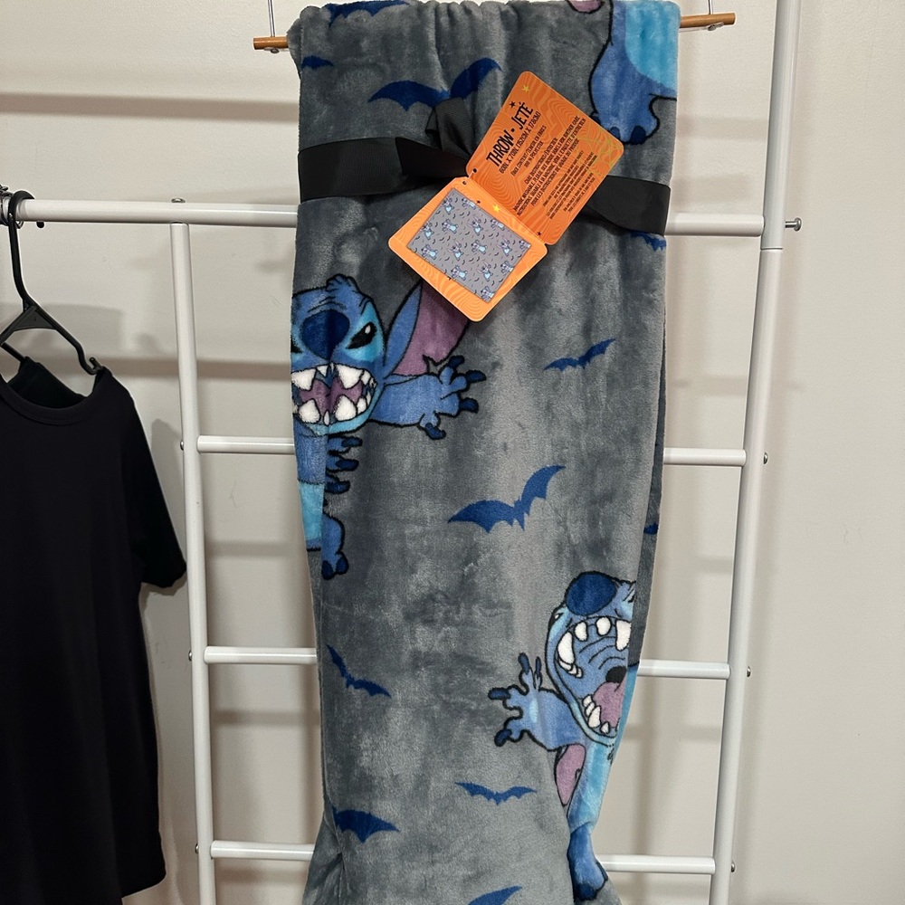 viral Disney Stitch Halloween throw blanket - blue and grey #Halloween